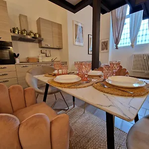  Apartamento Regina In Porta Romana 2 - Sky Tv, Wifi E Breakfast Box Italia